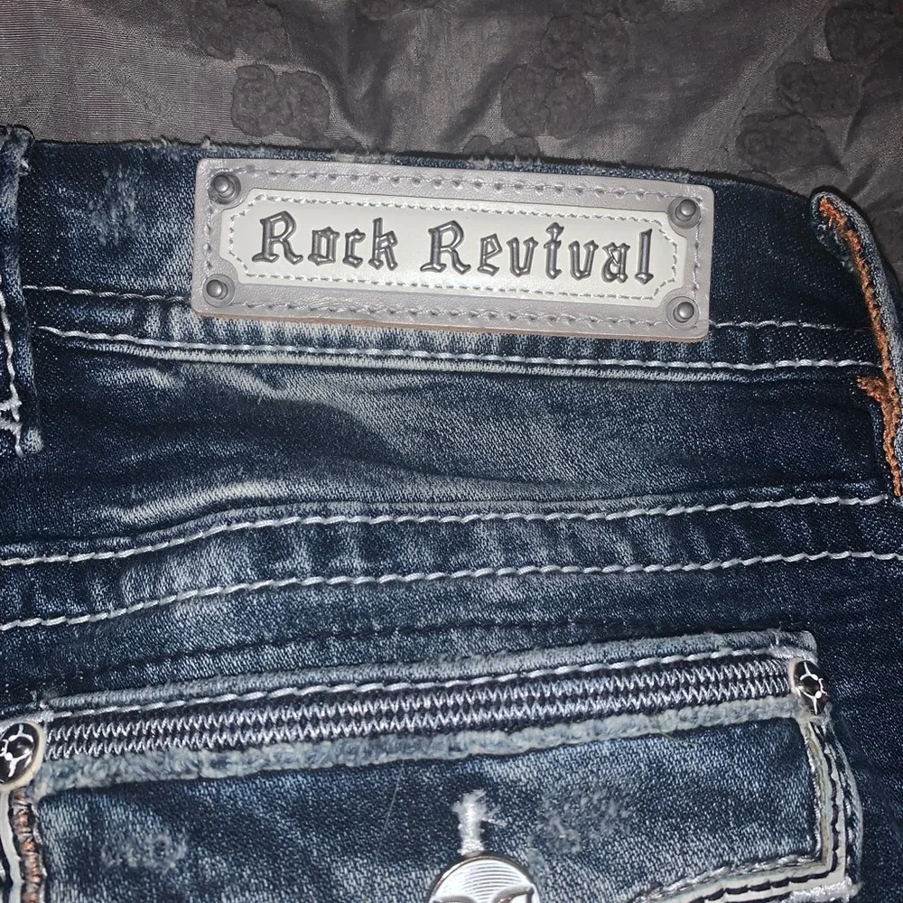 🚫SOLD🚫 New Women’s Rock Revival Sosie Mid-Rise Straight Jeans - Picture 9 of 15